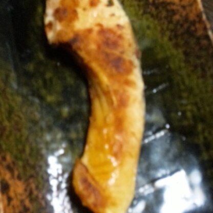 お魚はグリルでは焼かない(゜_゜フライパンだと後片付けが楽ですね。